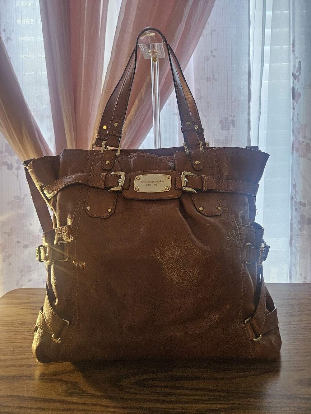 Michael Kors Gansevoort Large Leather Tote - Picture 5 of 16
